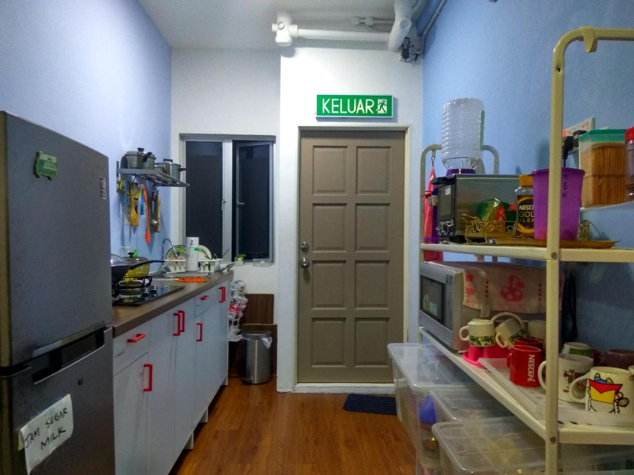 Moon Eleven Hostel Near Klia & Klia2 Сепанг Экстерьер фото